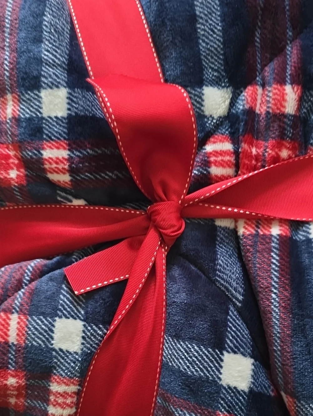 NORTH POLE FAUX MINK TO SHERPA RED, BLUE, AND WHITE SOFT REVERSIBLE THROW
